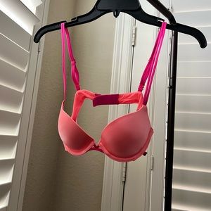 Victoria Secret Bra. 32B.
